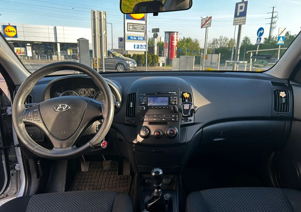 Hyundai I30 cena 15000 przebieg: 211028, rok produkcji 2010 z Gdańsk małe 92